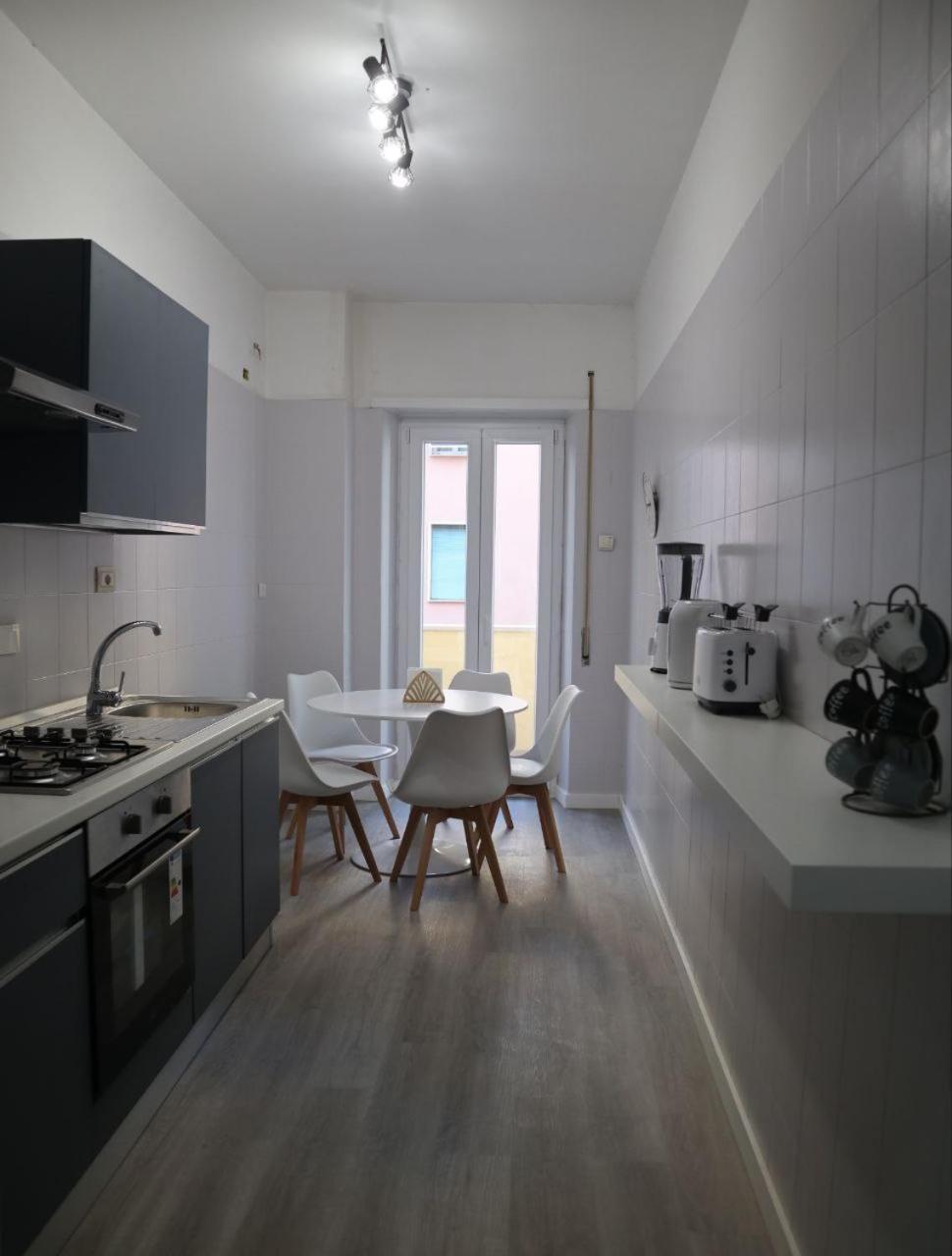 Sara's - Modern Near Metro, Perfect For Families And Groups In Appartamento Roma